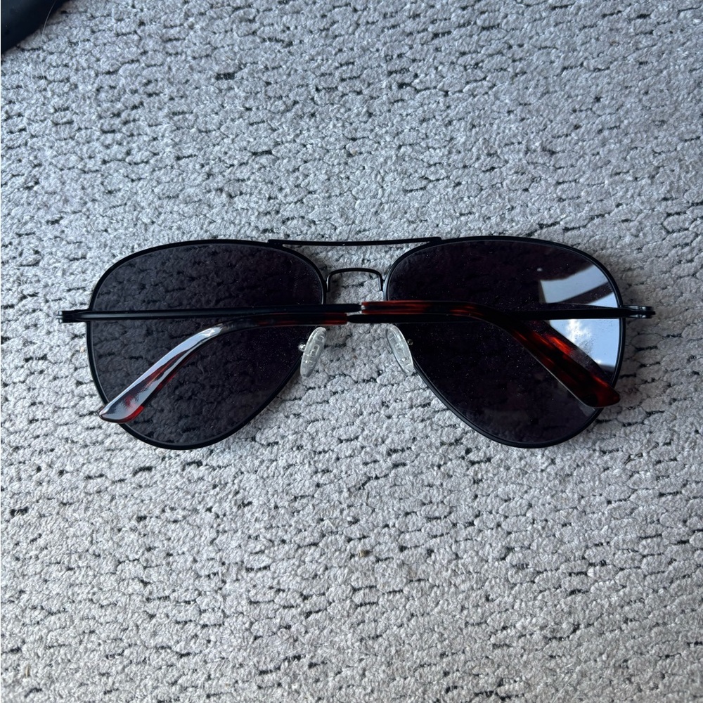 Black and Tortoise Shell Aviator Style Sunglasses